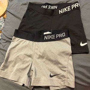 two pack, Nike pros - size small